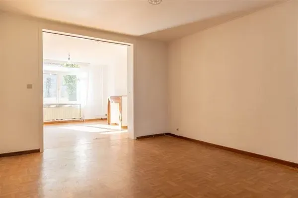 Spacious 5-Bedroom House Near Notre-Dame de Lourdes, Jette, Belgium - Image 2