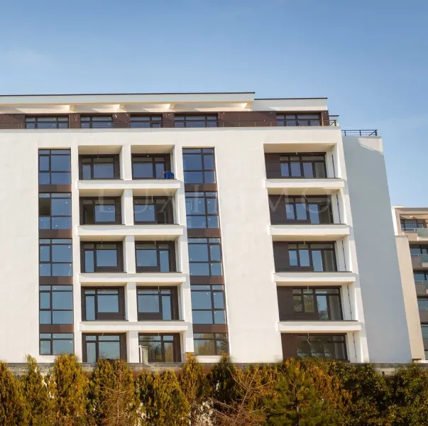 Spacious One-Bedroom Apartment Near Cable Car & Park - Image 3