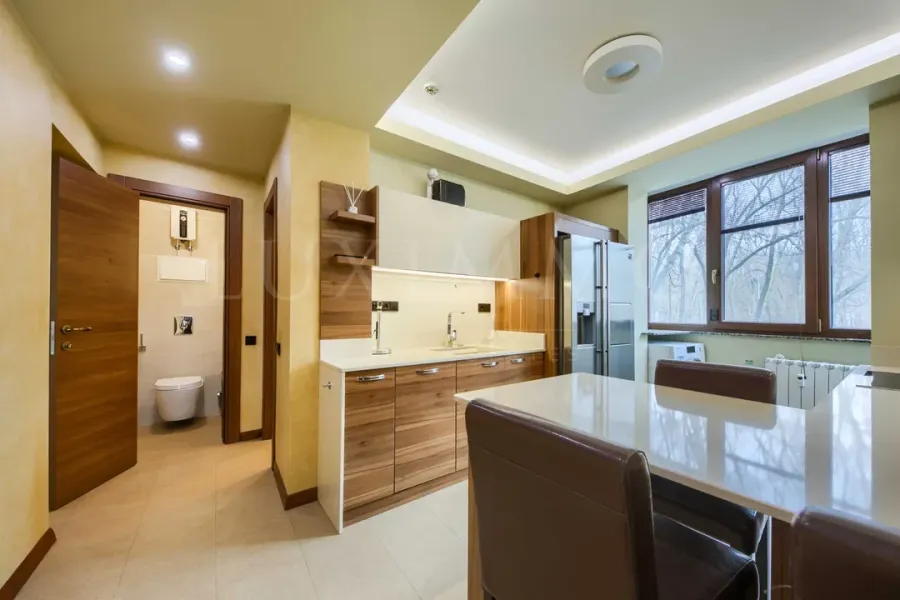 Spacious Two-Bedroom Apartment Near Borisova Garden - Image 5