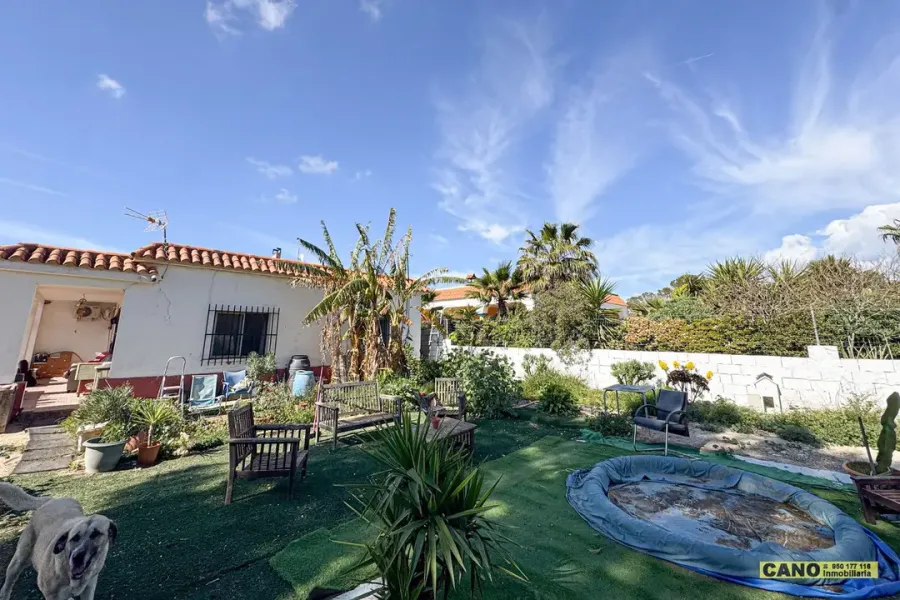 Spacious Cortijo with Pool & Garage in Níjar, Spain - Image 4
