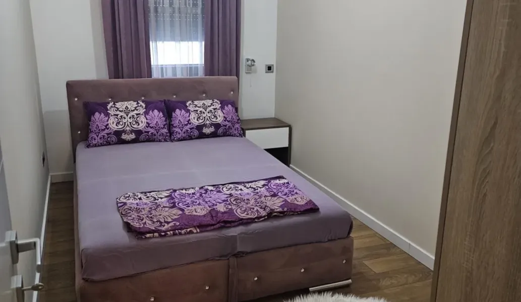 Spacious 4-Bedroom House with Garden and Garage in Novi Beograd - Image 4