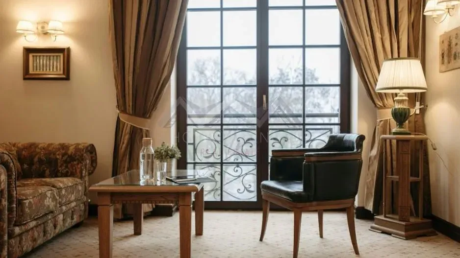 Spacious 3-Bedroom Apartment in Bucharest's Historic Evreiesc District - Image 1