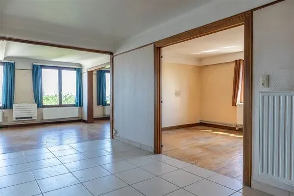 Top Floor Apartment with Stunning Views in Forest – 3 Bedrooms - Image 1