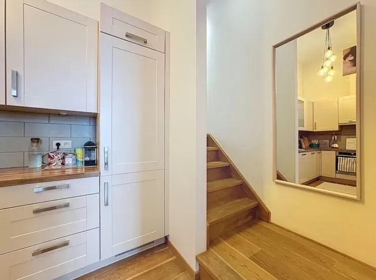 Bright 2-Bedroom Apartment with Terrace in Ixelles, Brussels - Image 4