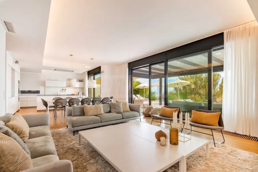 Luxury Marbella Villa - Oceanfront Paradise - Image 1