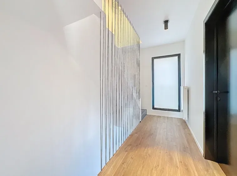 Spacious 4-Bedroom House with Garage in Prime Uccle Location - Image 2