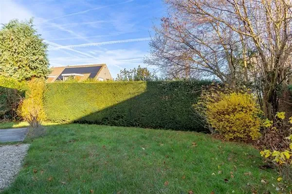 Spacious Villa with Unique Design in Sought-After Beersel Residential Area - Image 2