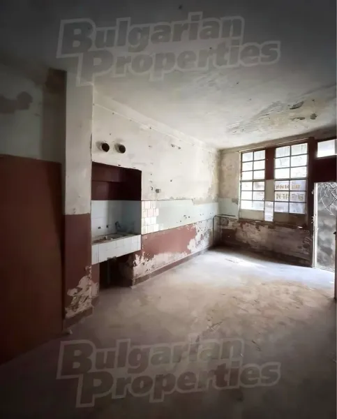 Charming Two-Story House in Plovdiv's Vibrant Kapana District – For Sale - Image 4