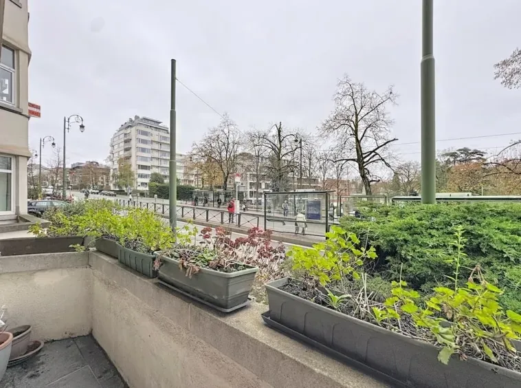 Spacious Brussels Apartment with Balcony – Ideal Location, 139m2 - Image 2