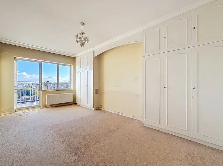 Spacious Apartment with 2 Terraces, Garage & Renovation Potential - Image 4