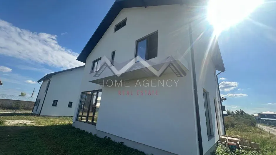 Modern Family Home in Otopeni with Spacious Mansard - Image 4