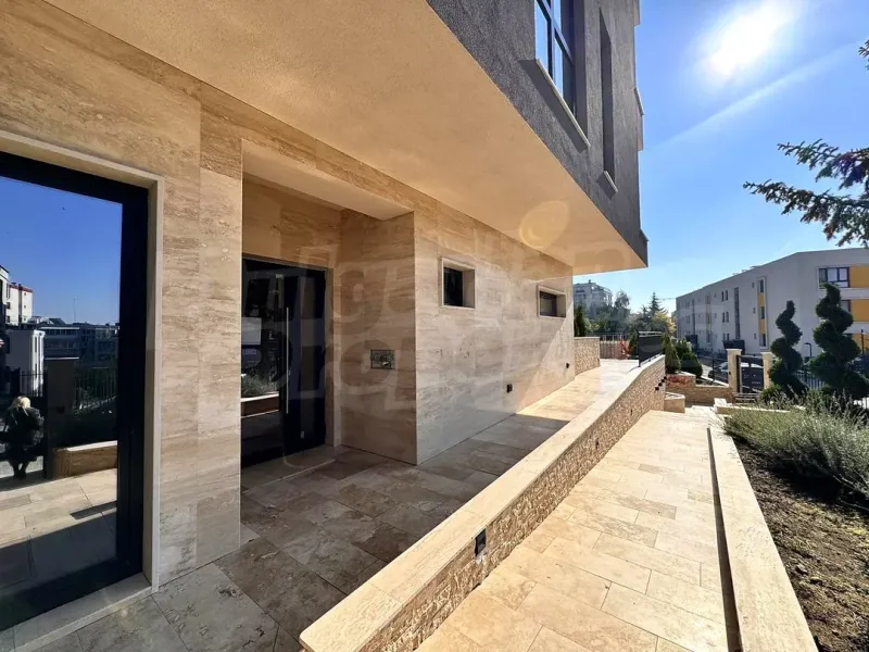 Spacious 3-Bed Apartment in Briz, Varna – Garden & Garage - Image 1