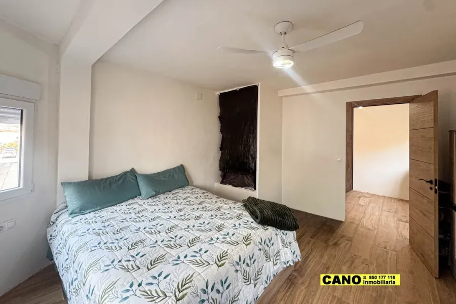 Spacious Duplex Apartment with Terrace in Almería, Spain - Image 2