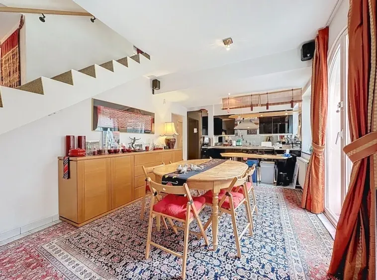 Spacious 3-Bedroom House with Outdoor Space in Brussels' Sablon - Image 1