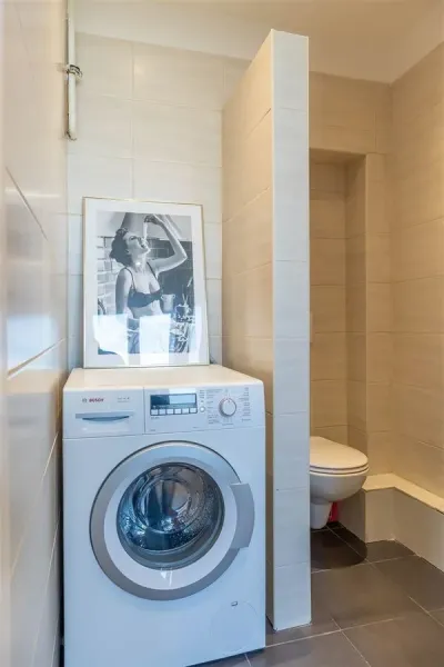 Bright 1-Bedroom Apartment with Terrace in Ukkel, Belgium - Image 2