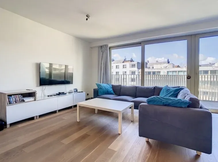 Luxurious Brussels Penthouse with Terrace, Parking & Concierge Services - Image 4