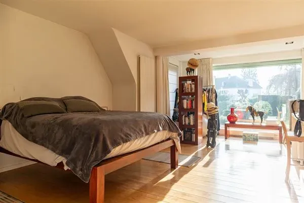 South-Facing Villa with Five Bedrooms and Garden in Ukkel - Image 5