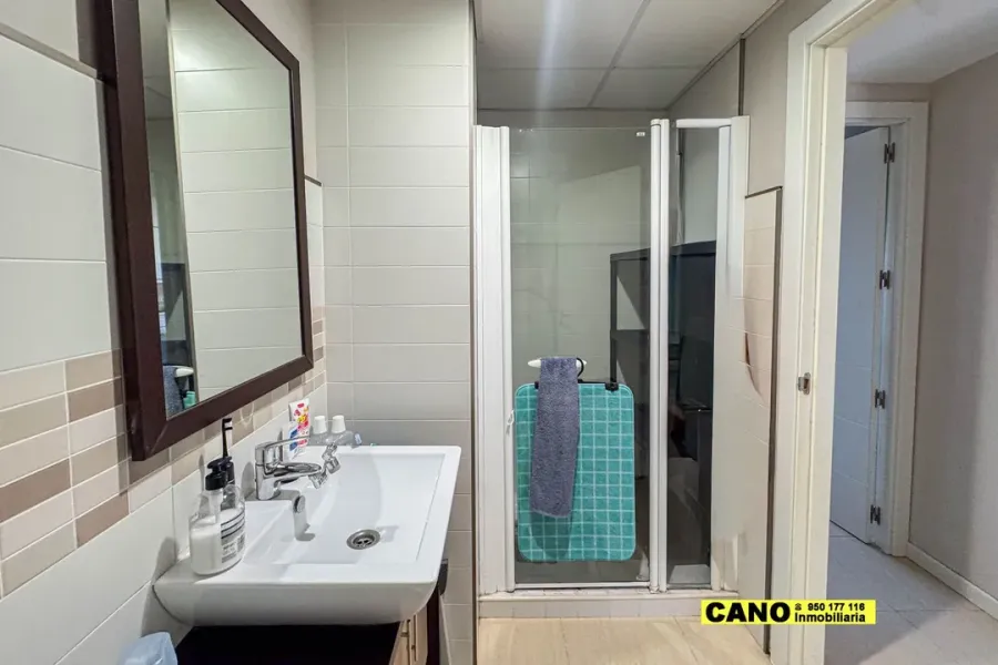 Spacious 2-Bedroom Apartment with Pool in Toyo, Almería - Image 2