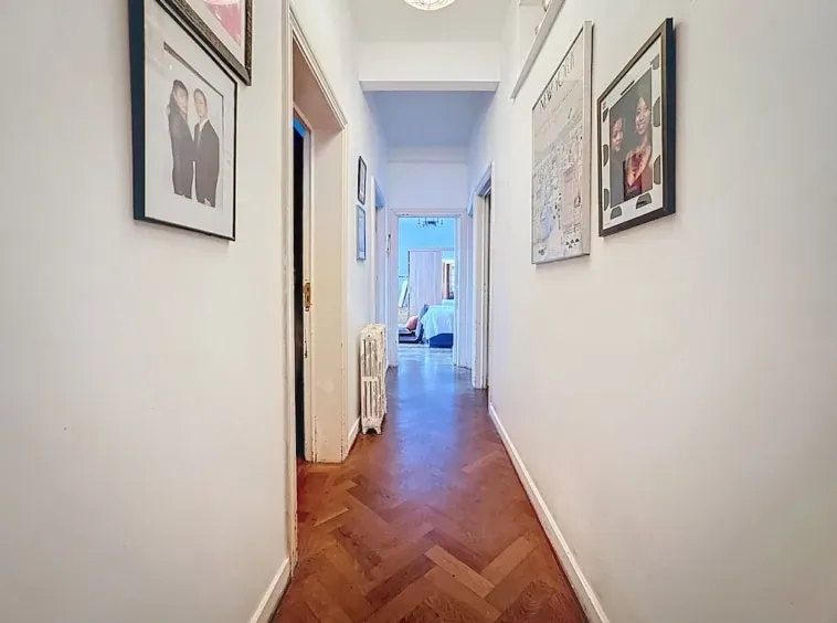 Spacious Brussels Apartment with Balcony – Ideal Location, 139m2 - Image 1