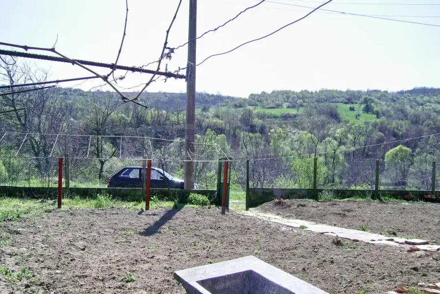 Charming South-Facing House with Land in Picturesque Vidin Region, Bulgaria - Image 5