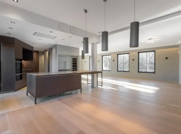 Exceptional Brussels Penthouse with Terrace & Modern Amenities - Image 1