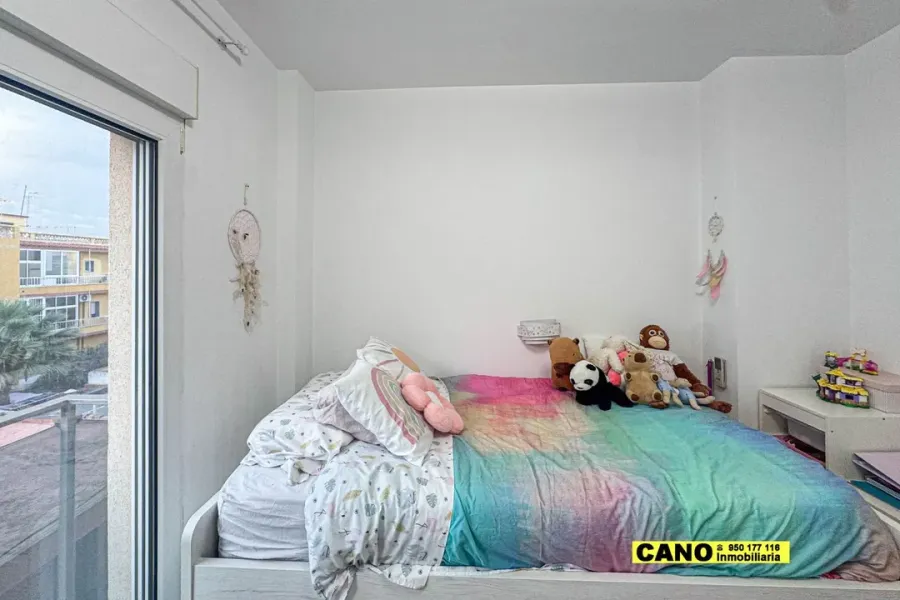 Spacious 3-Bedroom Apartment with 2 Bathrooms in Roquetas de Mar - Image 5