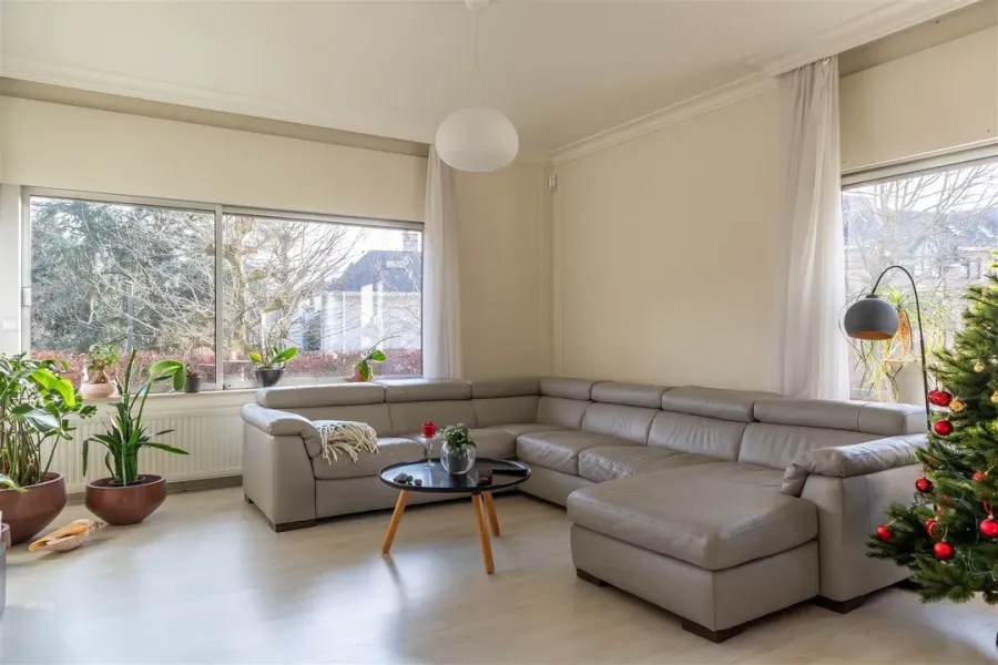 Spacious Ground Floor Apartment in Ukkel – Near Parc du Wolvendael - Image 2