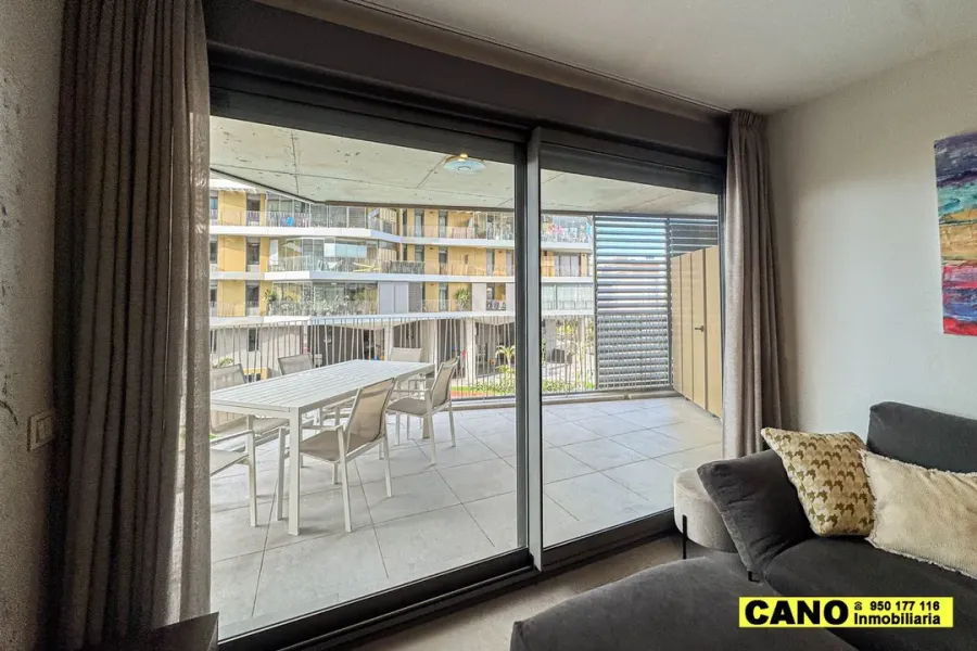Stylish 3-Bedroom Apartment with Garage & Storage in Almería - Image 3