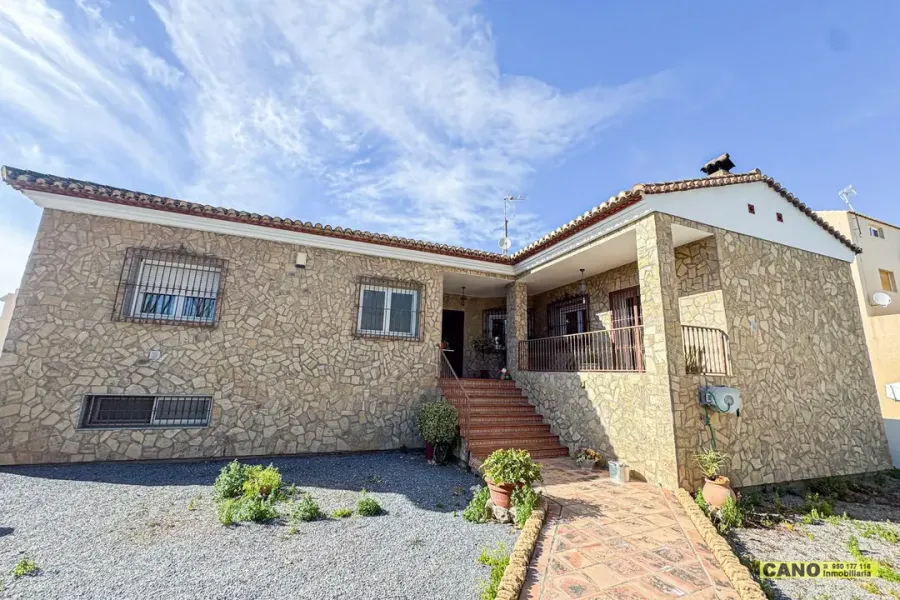 Spacious 4 Bedroom Chalet with Land in Tranquil Berja, Spain - Image 1