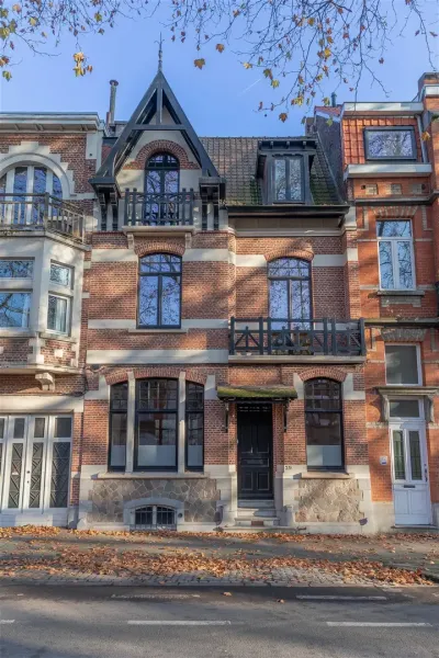 Rare 1909 Brussels Heritage House: Five Bedrooms, Garden & Unique Charm - Image 2