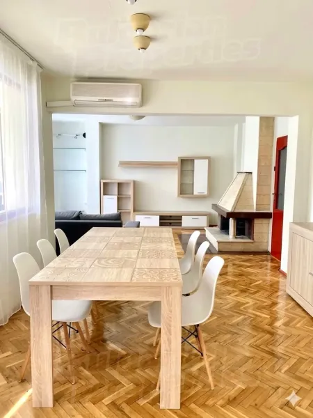 Spacious Furnished Apartment Near Varna Cathedral – Prime Location - Image 1
