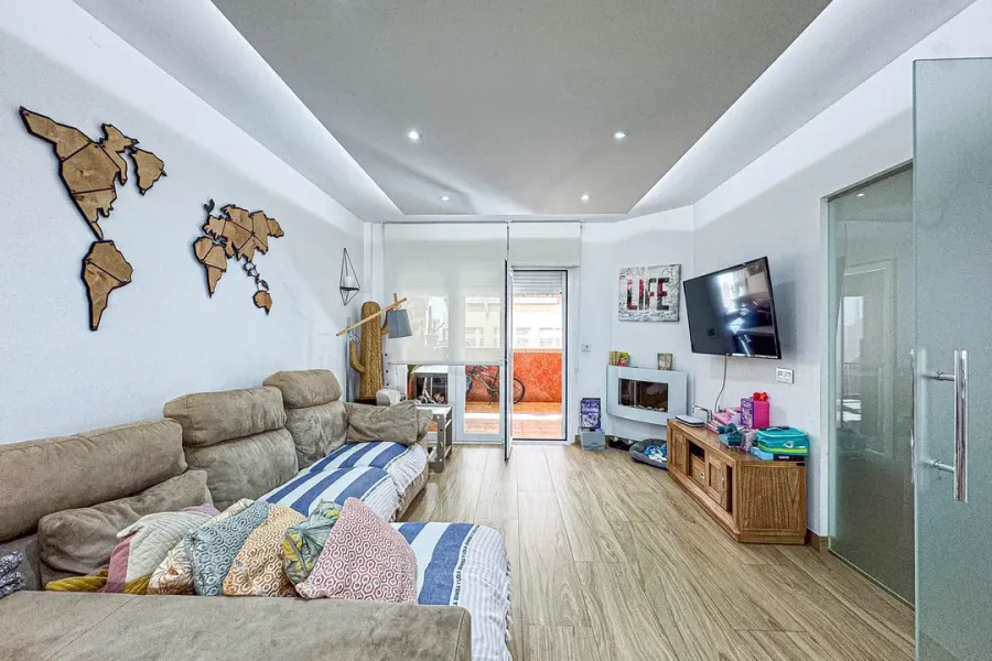 Spacious Triplex Apartment with Garage and Solar Panels in Roquetas de Mar - Image 2