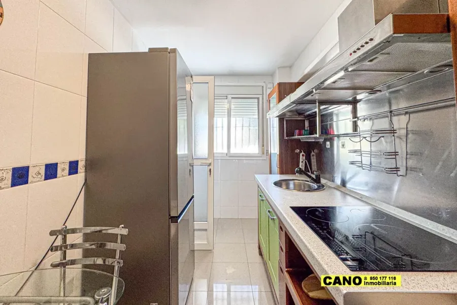 Spacious 2-Bedroom Apartment with Pool in Aguadulce, Spain - Image 3