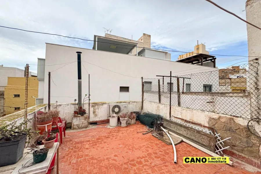 Spacious 4-Bedroom House in Almería City Center - €219,000 - Image 4
