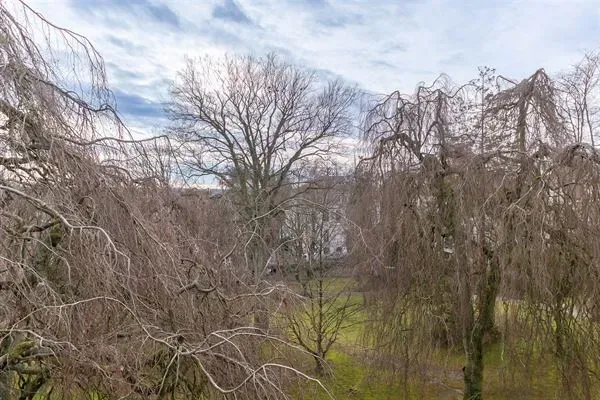 Spacious 2-Bed Apartment with Terrace in Private Park, Ukkel - Image 3