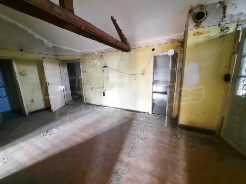 Four-Bedroom Sea View Apartment in Historic Burgas Building - Image 4