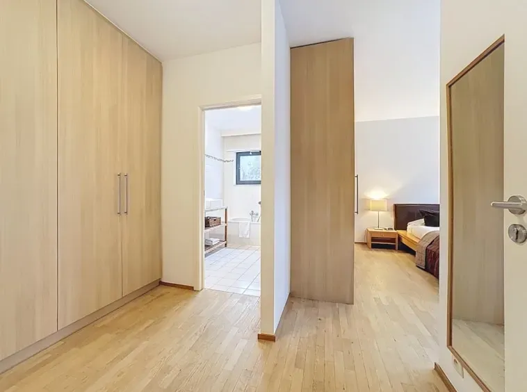 Spacious 3-Bedroom Apartment with Park Views in Brussels - Image 5