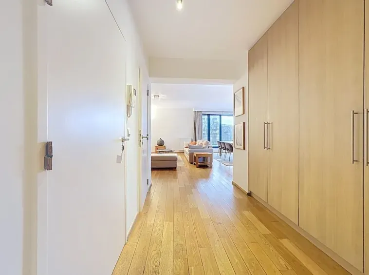 Luxurious Brussels Penthouse with Park Views – Spacious & Fully Furnished - Image 5