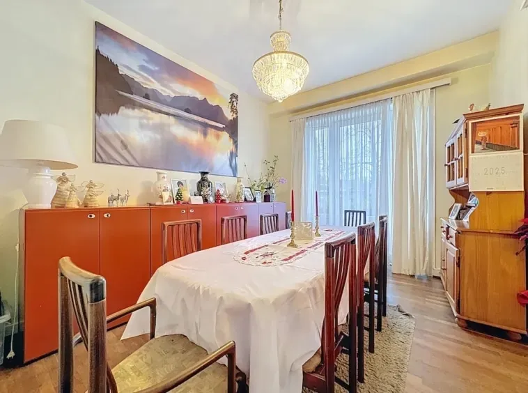 Spacious Brussels Apartment with Balcony – Ideal Location, 139m2 - Image 4