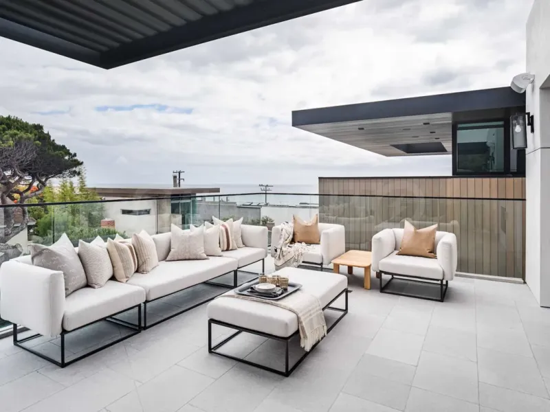 Spacious Plovdiv Apartment with Panoramic Views - Image 3