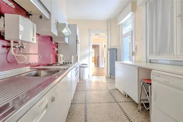 Elegant 1920s Mansion with Six Bedrooms in Etterbeek, Brussels - Image 1