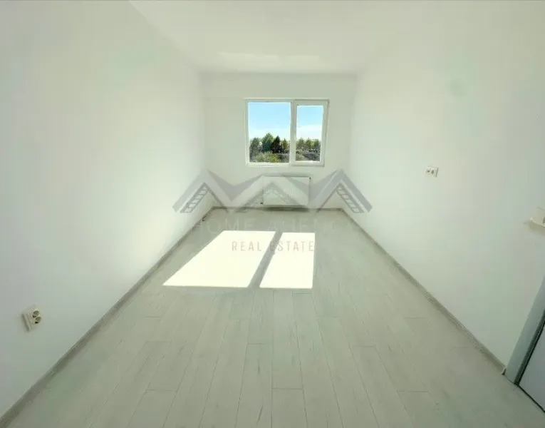 Spacious 3-Bedroom Apartment in Otopeni with Parking & VAT - Image 5