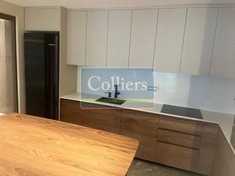 Spacious 4-Bedroom Apartment with Garage in Belgrade's Prime Location - Image 4