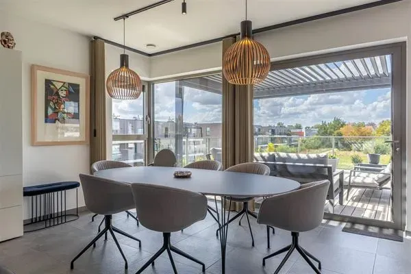 Spectacular Canal-Side Penthouse: 3 Min to Station, Stunning Views - Image 2