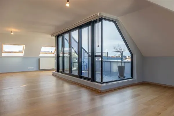 Spectacular High-End Penthouse with Terrace and Two Parking Spaces - Image 4