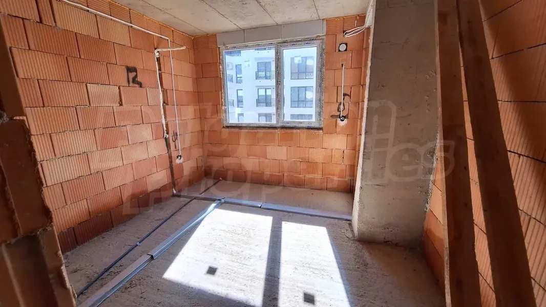 Spacious South-Facing 2-Bedroom Apartment in Varna's Vazrazhdane 1 - Image 2