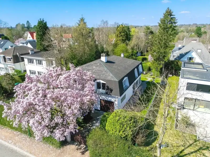Charming 5 Bedroom House with Garden in Sint-Genesius-Rode - Image 1