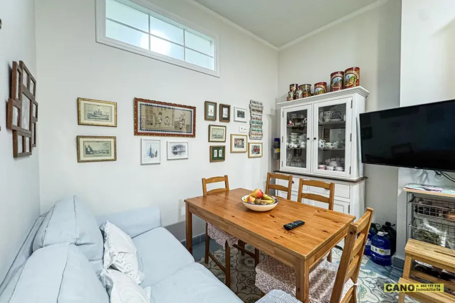 Historic Apartment in Almería - 3 Bedrooms, 2 Bathrooms, Elevator - Image 4