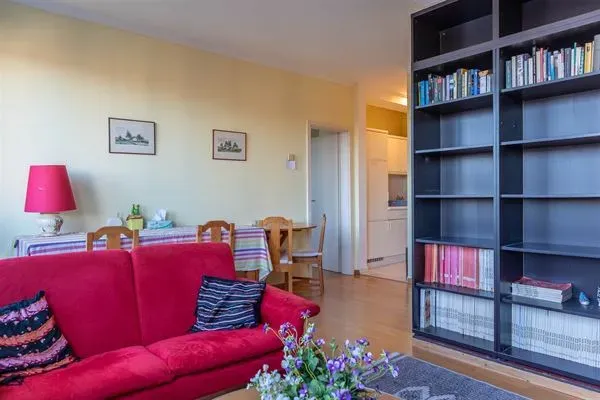 Charming Albert District Apartment with Terrace – 45m2 – Forest - Image 5