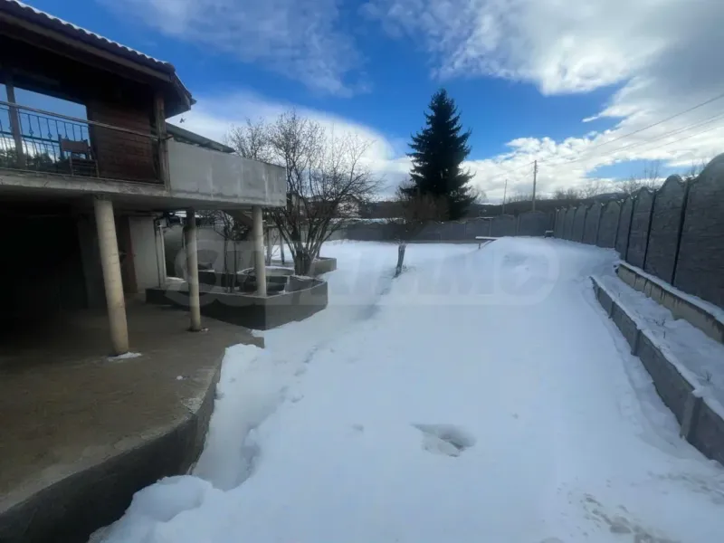 Spacious Two-Story House with Garden in Samokov - Image 3